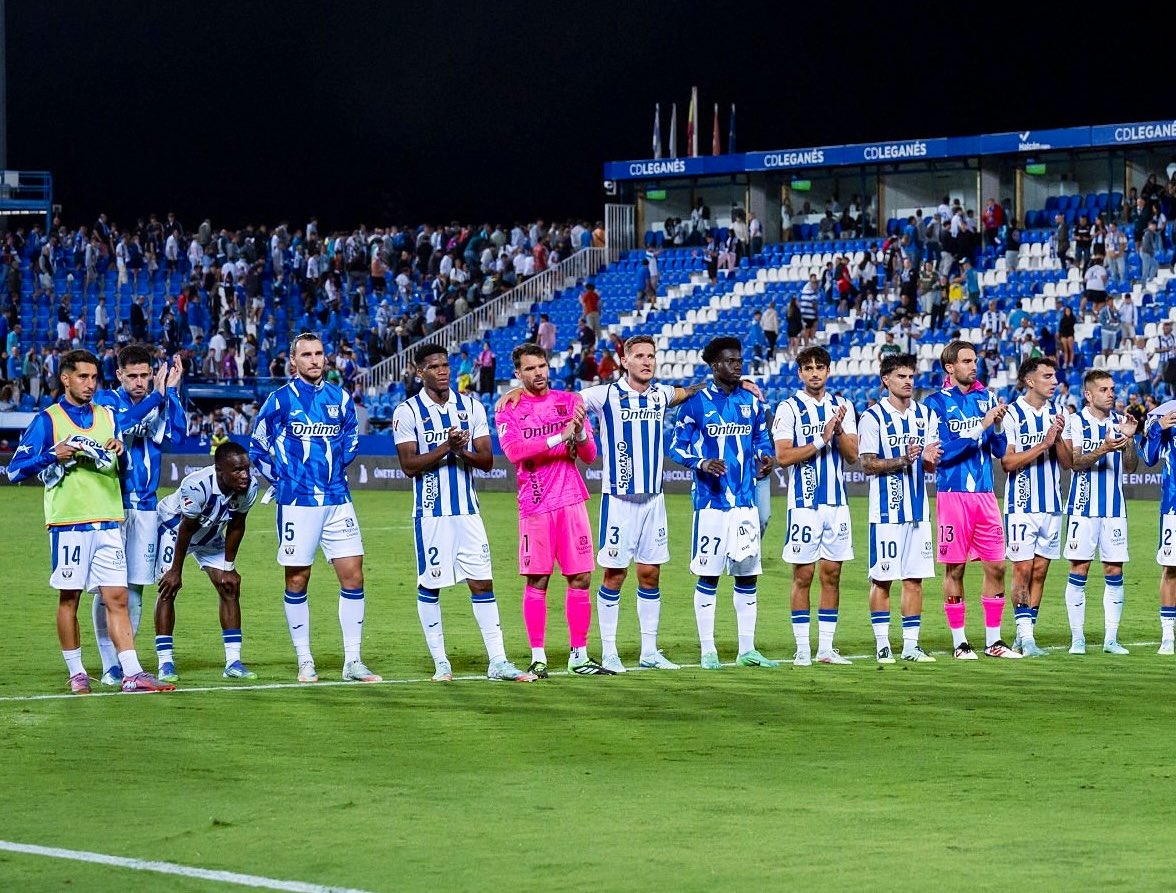 🏟️ Butarque: de fortín a asignatura pendiente

👀 Los de Paco López aún no conocen la victoria en casa en Liga. Hasta el momento, ese ha sido su talón de Aquiles, ya que, por el contrario, fuera de Butarque son los únicos invictos de Primera y Segunda junto a Betis y Las Palmas.