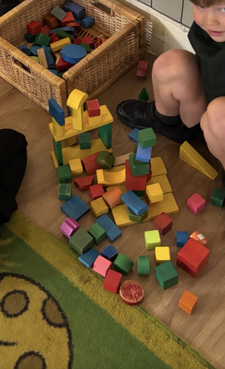 weaverhamschool's tweet image. We were inspired yesterday by a Shape Robot as part of our introduction to 3D shapes in maths. The children set about making their own models with junk modelling and wooden blocks. They were encouraged to talk about their shapes with property words such as “pointy, round, flat”🤖