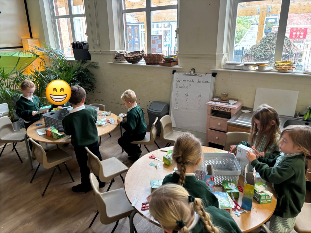 weaverhamschool's tweet image. We were inspired yesterday by a Shape Robot as part of our introduction to 3D shapes in maths. The children set about making their own models with junk modelling and wooden blocks. They were encouraged to talk about their shapes with property words such as “pointy, round, flat”🤖