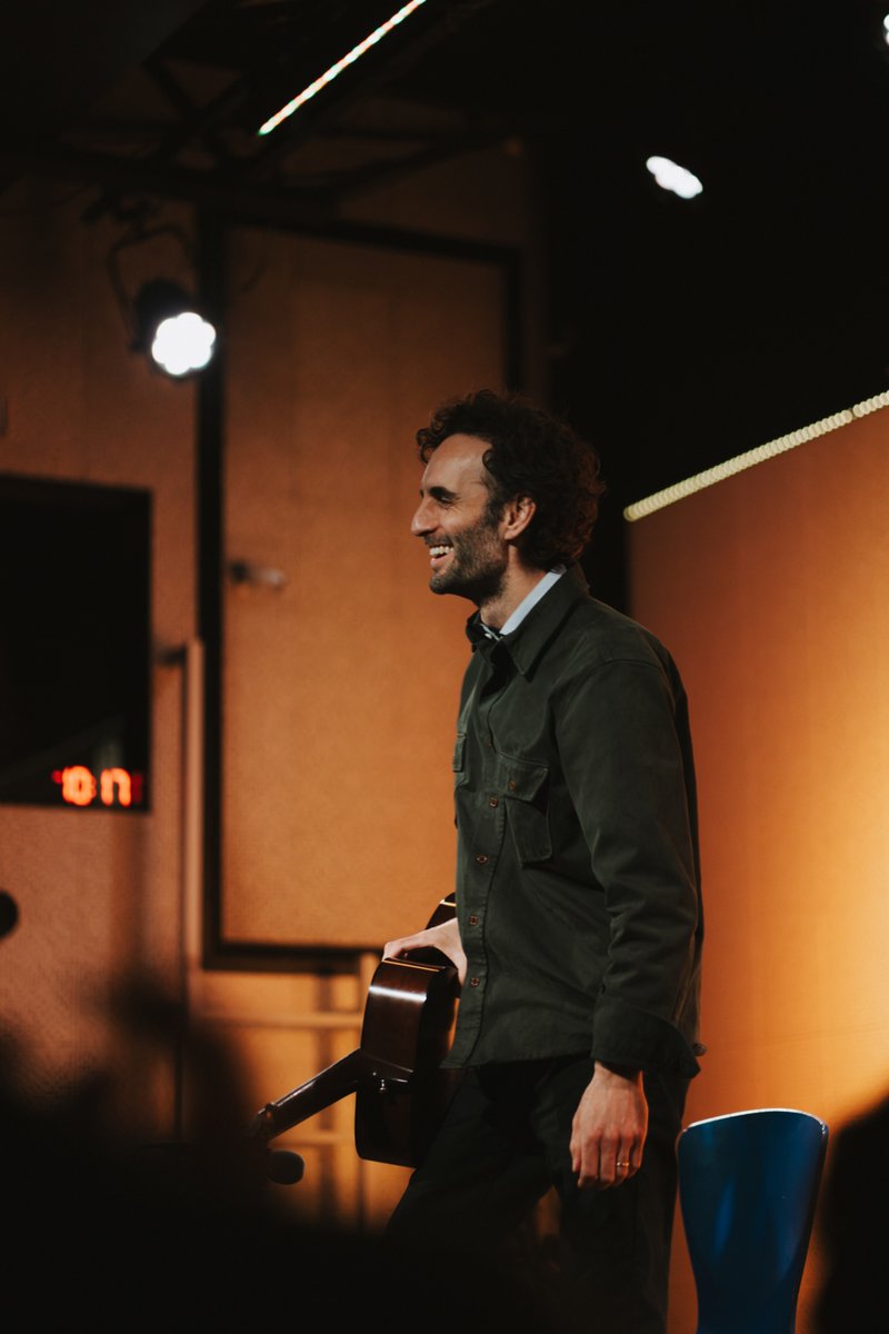 Thank you to everyone who came out and helped kickoff the first week of shows for the World's Fair tour! More dates to come in the US, as well as Europe and Asia. Grab your tickets now to see 'World's Fair' live in your city. julianlage.com/tour
📸: Hannah Gray Hall