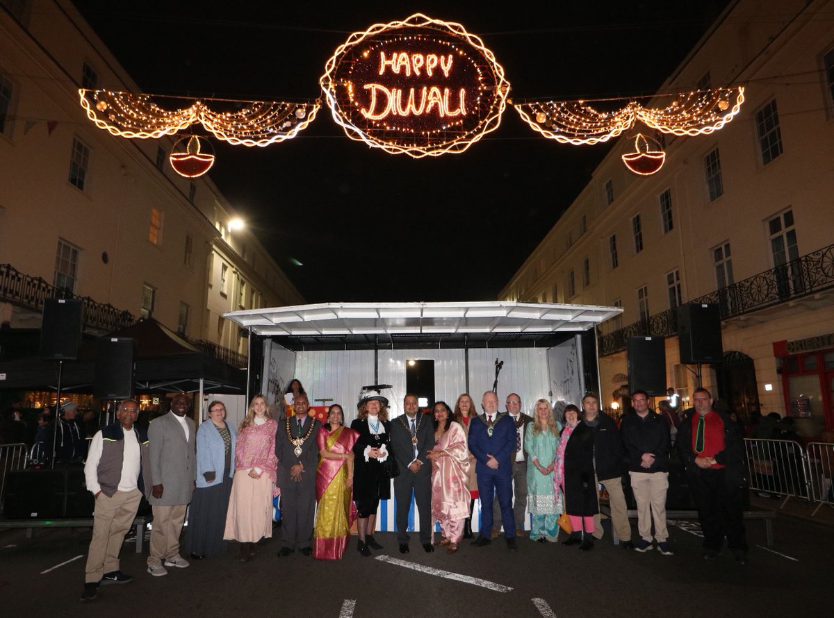Warwick_DC's tweet photo. 🪔 Warwick District unites to celebrate the Festival of Light 🪔

The start of Diwali, the Festival of Lights, was marked by a special light switch on event this weekend in Leamington Spa, attended by hundreds of Warwick District residents.
Read more: https://t.co/LQ63GBQViu https://t.co/h0LK01iS8X