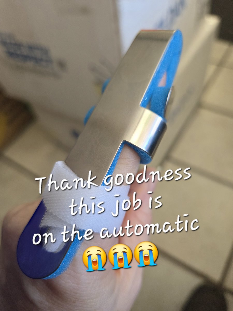 onetruemorbs's tweet image. I don't think it's broken - pretty sure I just jammed it yesterday, but it's so hard to do anything today, and a jam still takes forever to heal.
I'll post another print video later!
#Injury #Fragile #JustPrinterThings #ItsFineThisIsFineEverythingsFine