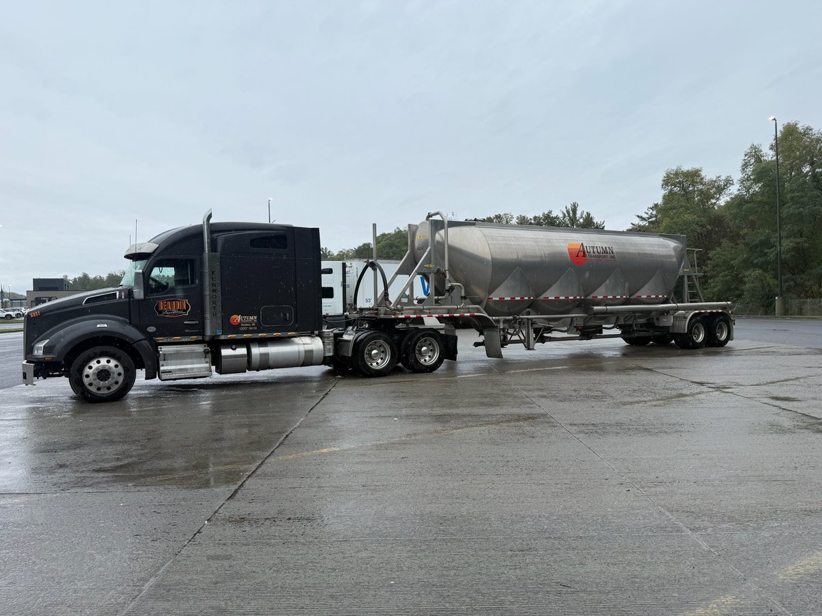 AutumnTransport's tweet image. Danny just updated the decal on his truck with his company’s logo and they match our Autumn Transport palette perfectly. 🍂
Love seeing that pride on the road! #pneumatics #northeast #owneroperator #drybulk