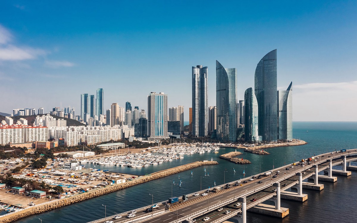 Hotelscanner's tweet photo. Planning a trip to Abu Dhabi? 🌴☀️ Discover the best time to visit - from perfect weather to top events and fewer crowds!  
https://t.co/mEaRHi1gLf 
#AbuDhabi #UAE #TravelTips #VisitAbuDhabi https://t.co/FMBacU4MTp