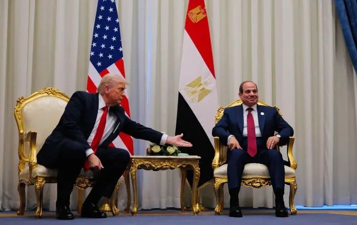 المعيز فرحانين بالصور وعاملين فرح العمدة
طيب ماتجيبو الفيديو كامل ياولاد الوسخة ده كان ناقص يوطي علي إيده يبوسها 
هو الجربوع بتاعكم ده ليه قيمة ولا كرامة 😏
#ترامب
#مصر_ارض_القوه_والسلام
#مؤتمر_شرم_الشيخ