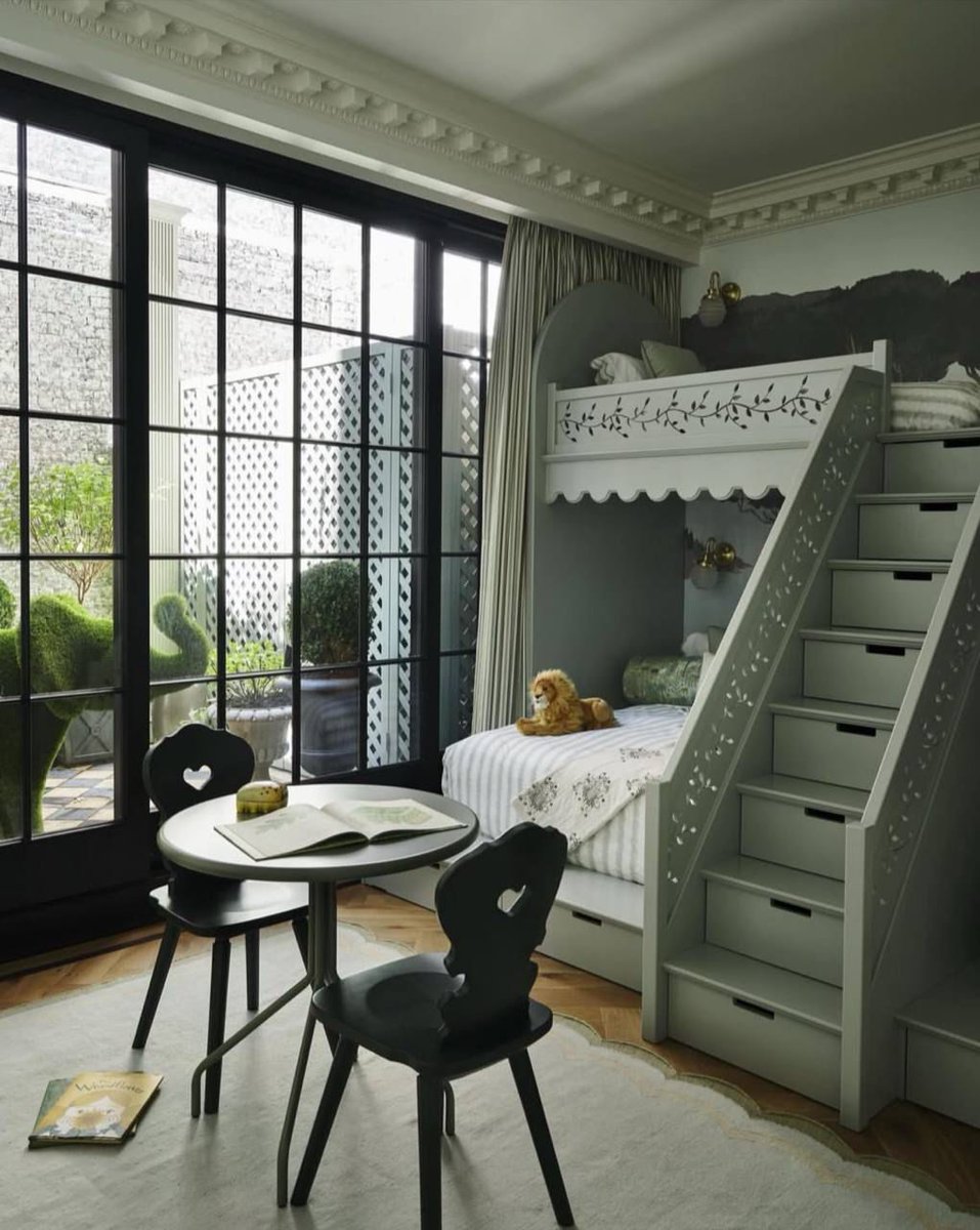 Así es el departamento que Zooey Deschanel comparte con Jonathan Scott en Manhattan.

Según describe la revista especializada “AD”(Architectural Digest) el diseño de la vivienda es una mezcla de estilo georgiano detallado con una dosis de frescura moderna