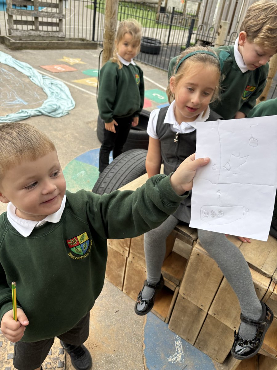 weaverhamschool's tweet image. Later in English we were takes with building our own boats like Charlie and Eddie to sail around the Bubbly Bubble Lake. Very impressive models and drawings ⛴️ 🚤 🛥️