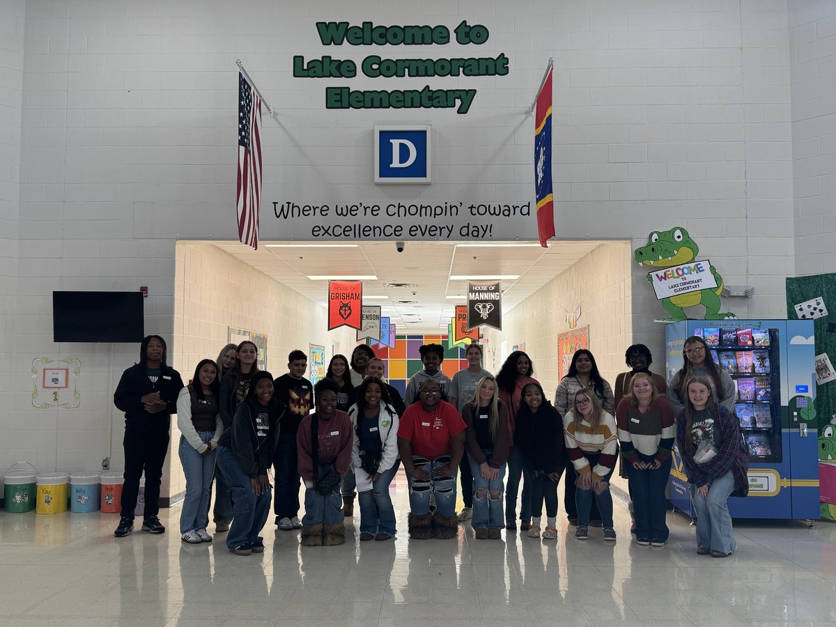 CFALALCHS's tweet photo. We had a great time giving out books and reading to pre-K, Kindergarten, First, &amp; Second grade students at Lake Cormorant Elementary &amp; Walls Elementary! 🐊 https://t.co/DZZzt5dOoZ