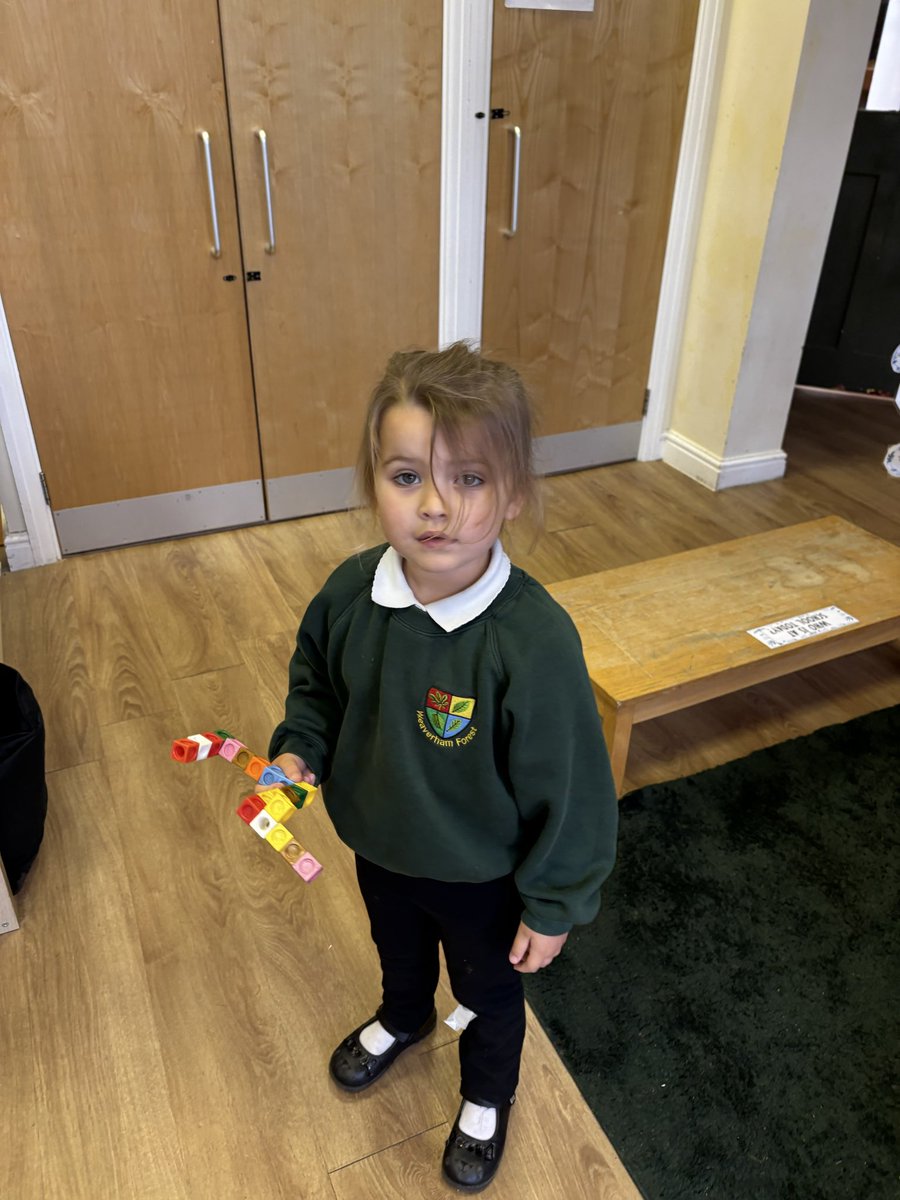 weaverhamschool's tweet image. Later in English we were takes with building our own boats like Charlie and Eddie to sail around the Bubbly Bubble Lake. Very impressive models and drawings ⛴️ 🚤 🛥️