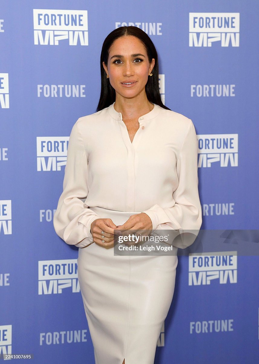 duchessmeghn's tweet photo. MEGHAN, THE DUCHESS OF SUSSEX. https://t.co/hN0iPfXHm6