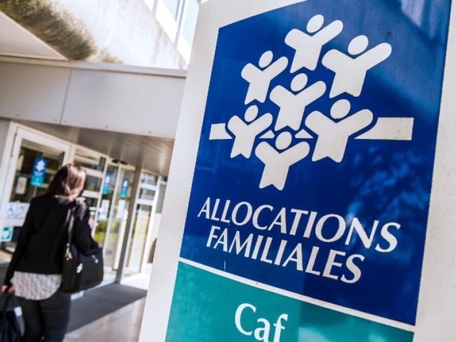 BFMTV's tweet image. 🔴 EN DIRECT
Discours de politique générale: le gouvernement prévoit le gel du montant des APL et sa suppression pour les étudiants étrangers
l.bfmtv.com/15p1