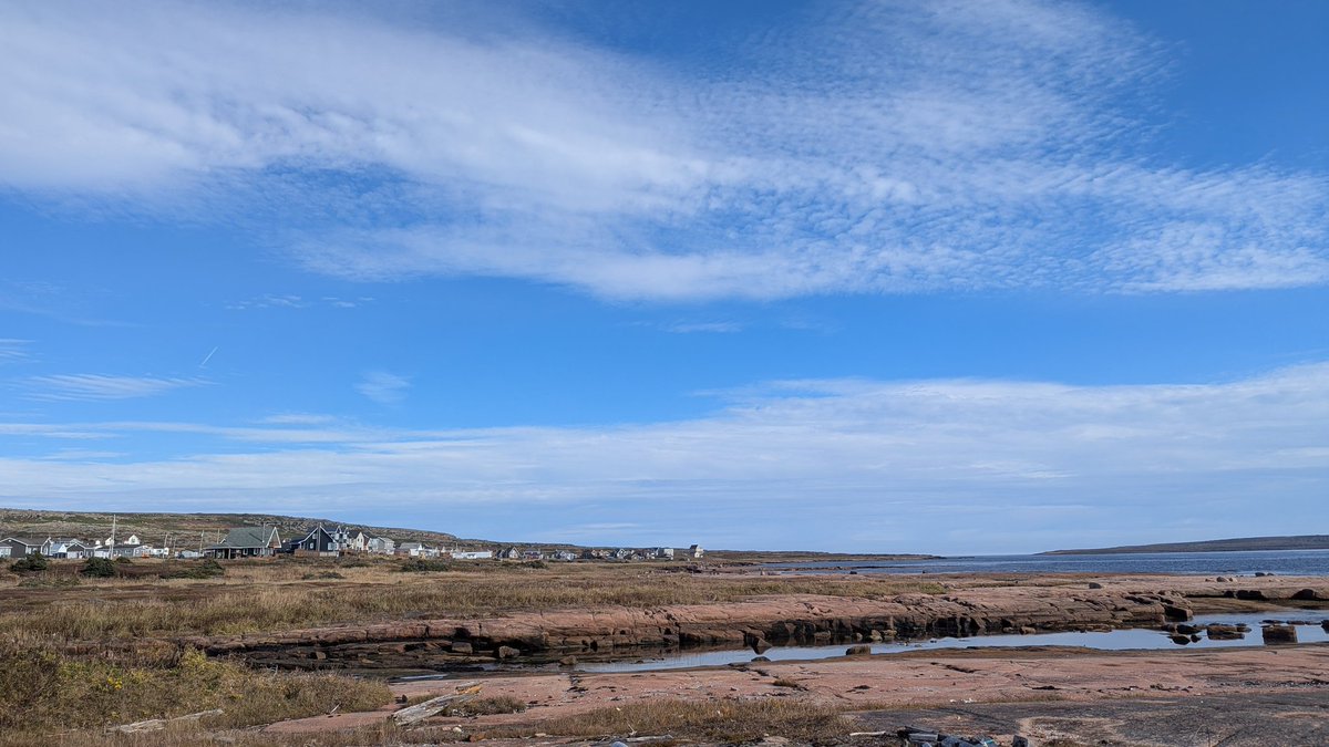Eastwards view from Lourdes-de-Blanc-Sablon shows edge of retrograding cloud deck that will soon cast #nlwx into a prolonged episode of grey.