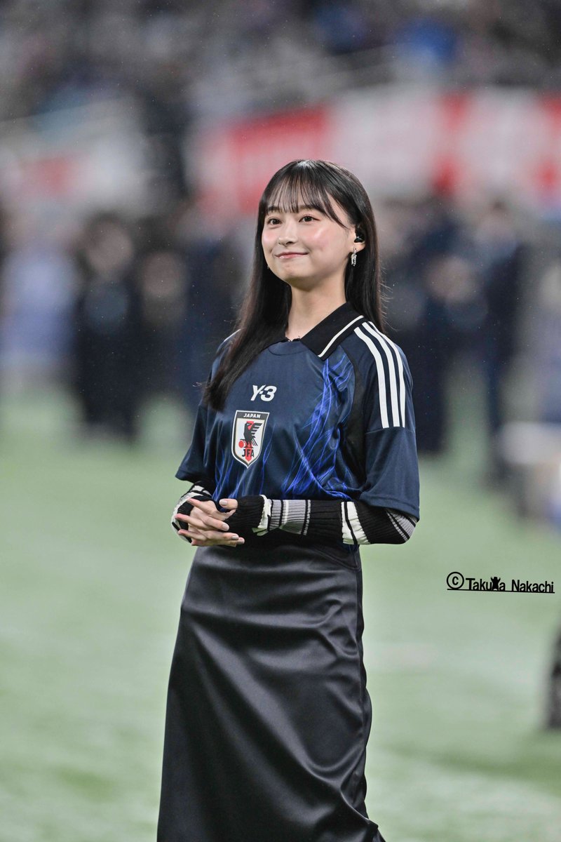ikinikuishiro's tweet photo. ＃サッカー日本代表 をピッチから伝えた #影山優佳 さんの４枚です。 https://t.co/Qbfrxs4jzj
