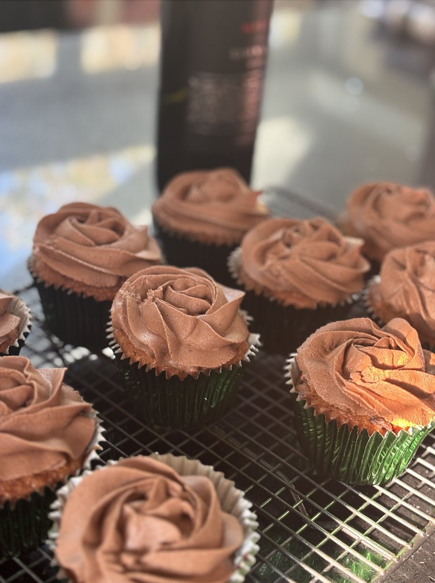SaturdayCooks's tweet photo. Sometimes we make cake https://t.co/DLYbT8F4Nj