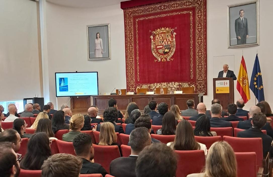 En vísperas de la IV Cumbre UE-CELAC, el ex alto representante para Asuntos Exteriores y Política de Seguridad de la UE y presidente de <a href="/CidobBarcelona/">CIDOB (Barcelona Centre for International Affairs)</a>, <a href="/JosepBorrellF/">Josep Borrell Fontelles</a>, abre la mesa redonda sobre las relaciones entre #Europa y #AmericaLatina en la <a href="/esc_espana/">Escuela Diplomática</a> de <a href="/MAECgob/">Ministerio de Asuntos Exteriores, UE y Cooperación</a>.