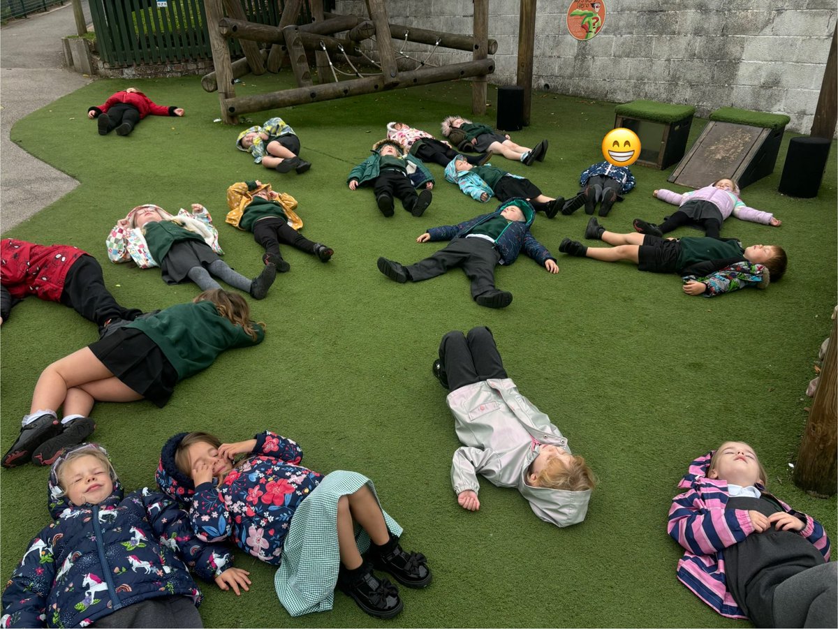 weaverhamschool's tweet image. What on earth was going on here Reception? 👂 🎵 🐦 💨 🌳