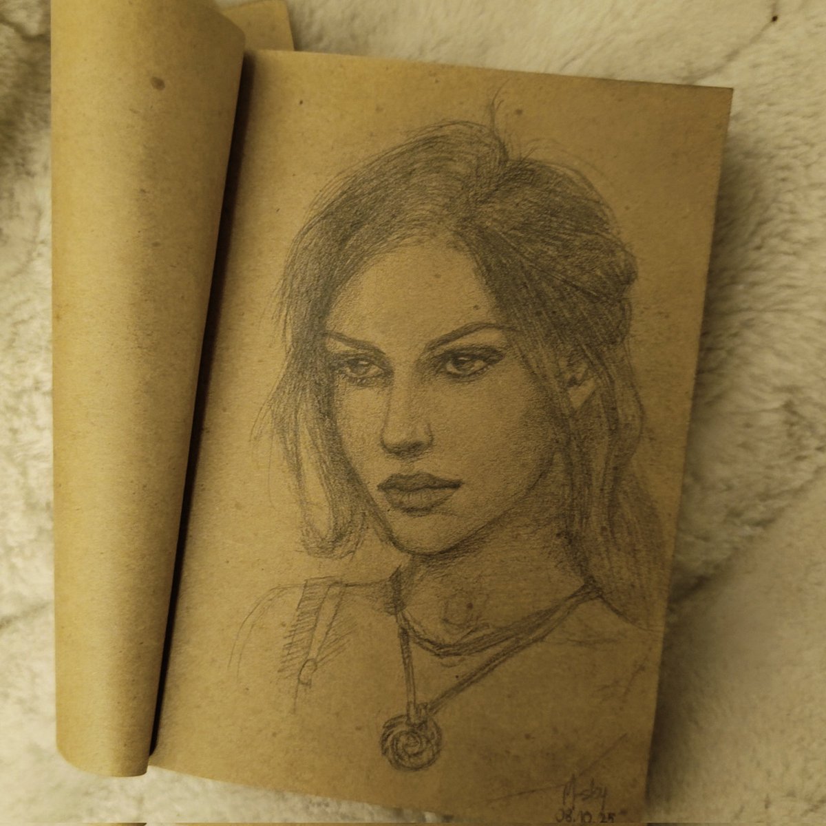 Young Lara, pencil sketch 😊
#laracroft #tombraider