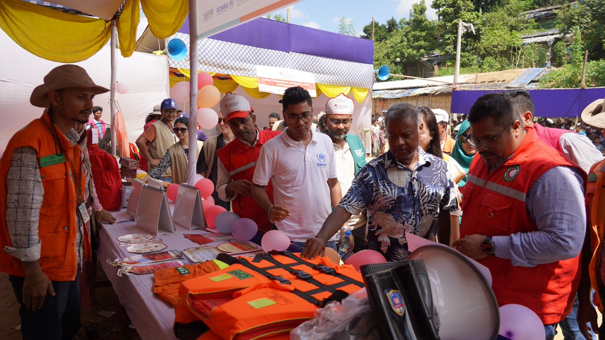 BDRCS1's tweet image. In observance of #IDDRR, @BDRCS1 is one with #stakeholders in #Coxsbazar #camps & #host in collective call to invest in localized preparedness.
Activities include:
🪧Awareness rally
🌀Cyclone & 🔥fire drill
🎨 Art & cultural events
#fundresiliencenotdisasters
#DRRDay
#CPP