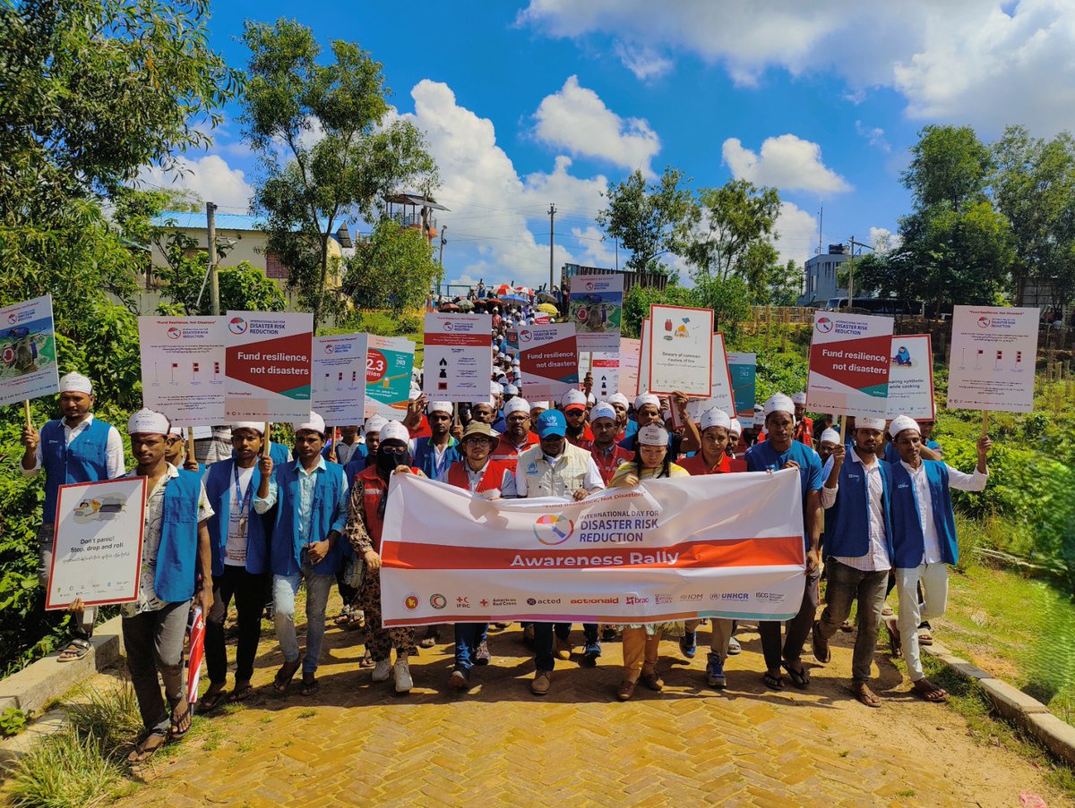 BDRCS1's tweet image. In observance of #IDDRR, @BDRCS1 is one with #stakeholders in #Coxsbazar #camps & #host in collective call to invest in localized preparedness.
Activities include:
🪧Awareness rally
🌀Cyclone & 🔥fire drill
🎨 Art & cultural events
#fundresiliencenotdisasters
#DRRDay
#CPP