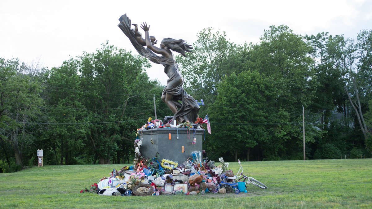 HBO_Brasil's tweet image. 📅 Há 14 anos, 2% da população global sumiu misteriosamente em The Leftovers.

Quem também tem saudades dessa série INCRÍVEL?