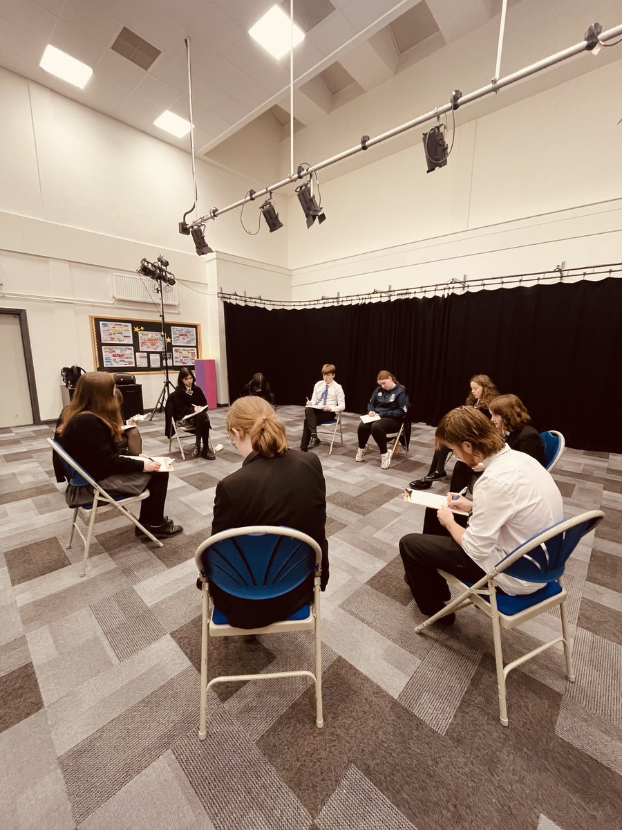 Our first ‘New Views’ scriptwriting workshop was a success! Thank you to the brilliant playwright Alice Malseed 🙌🏽 <a href="/NationalTheatre/">National Theatre</a>