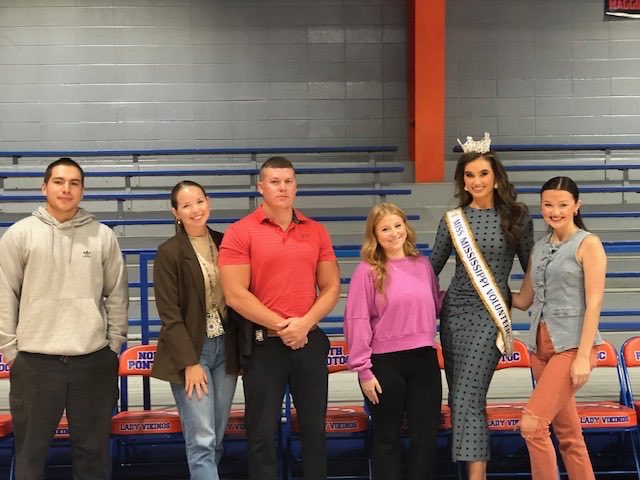 🚗 Safe Driving Matters!🚦
This morning, our North Pontotoc seniors heard from Miss Mississippi Volunteer, Mattie Grace Morris, who shared an important message about the dangers of distracted and impaired driving. (Career Coach Denise Morrison)💙🧡

#rowthatvikingship