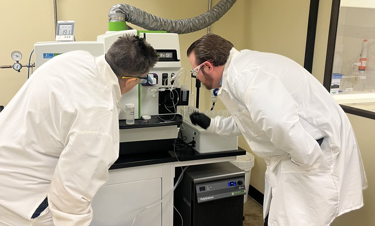 Great SCDES teamwork! 🤝 DAQA's Ben Brickle &amp; ARESD's Donna Faile solve complex analytical instrument issues in-house. This collaborative troubleshooting keeps our labs running and saves resources. #Science #Service #Sustainability