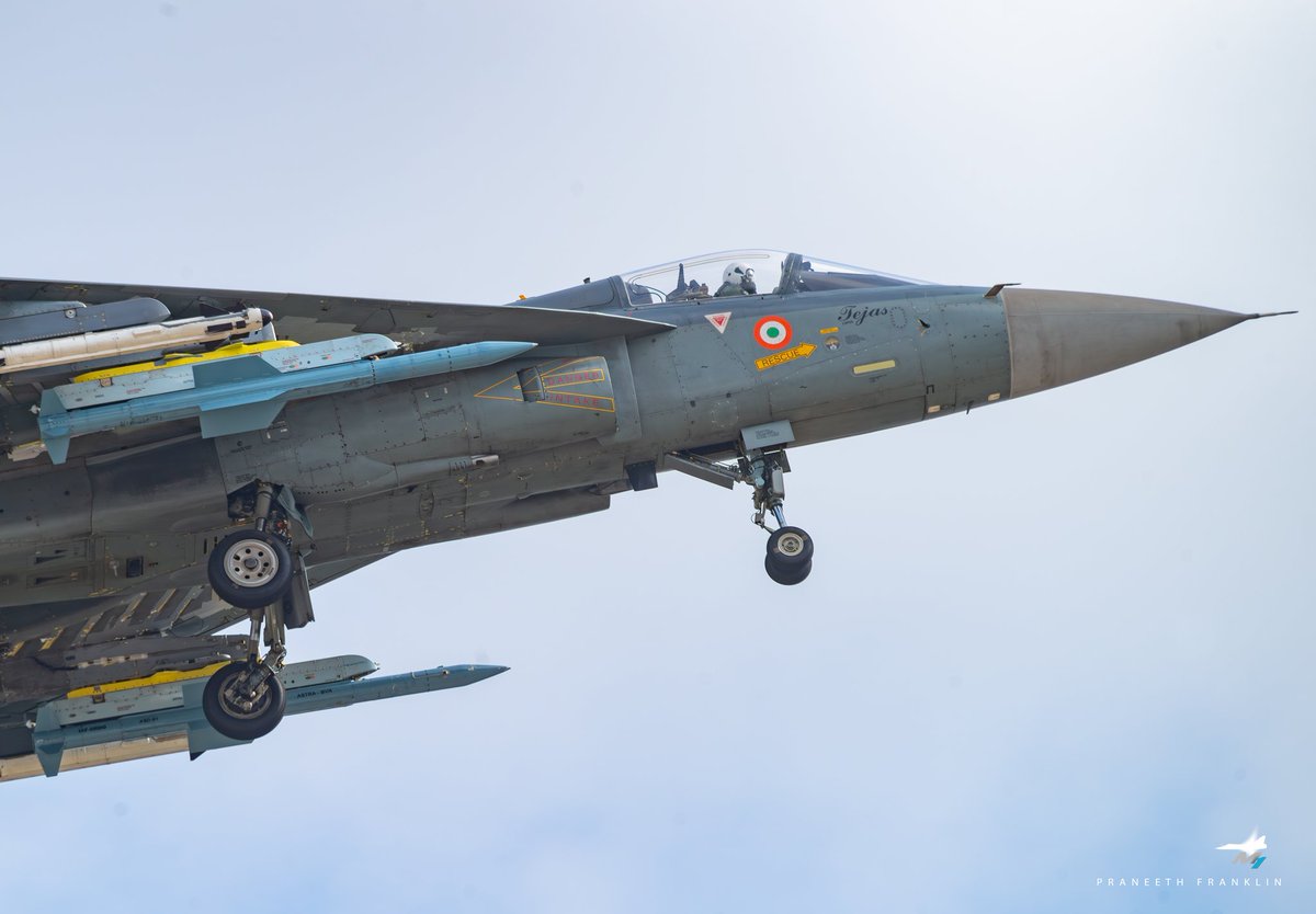 VivekSi85847001's tweet image. BIG : DRDO is developing new variant of Astra MK-2 Air to Air Missile with range exceeding 200 Km to be installed on LCA & Su-30 fleet.
Over 700 to be ordered by IAF.
Report : @ajitkdubey
aninews.in/news/national/…