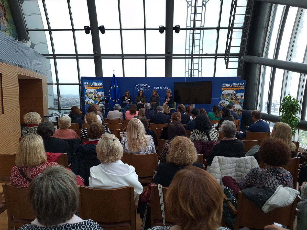 🌾 Mallorca, present al cor d’Europa.

El president @ll_galmes assisteix a #RuralEsElla organitzada per Rosa Estaràs, per donar suport a les dones rurals que transformen els seus pobles.

💙 Des del <a href="/PPdeMallorca/">Partit Popular de Mallorca</a> defensam arrelament, innovació i igualtat d’oportunitats.