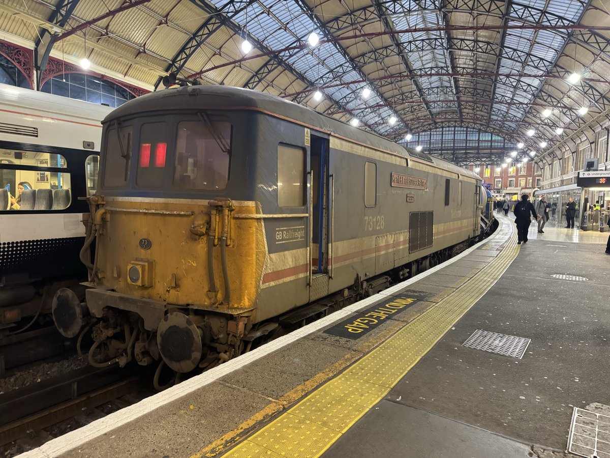 Lewis 🤙🏻 tweet media