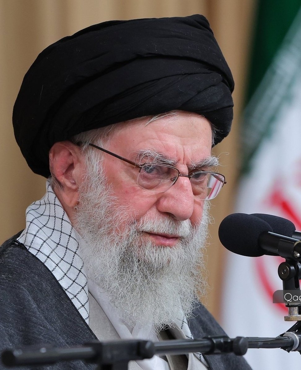 زاده عراق ، عاشق فلسطین ، نوکر روسیه
اجنبی ترین اجنبی تاریخ ایران !!!
#خامنه‌ای_جنایتکار