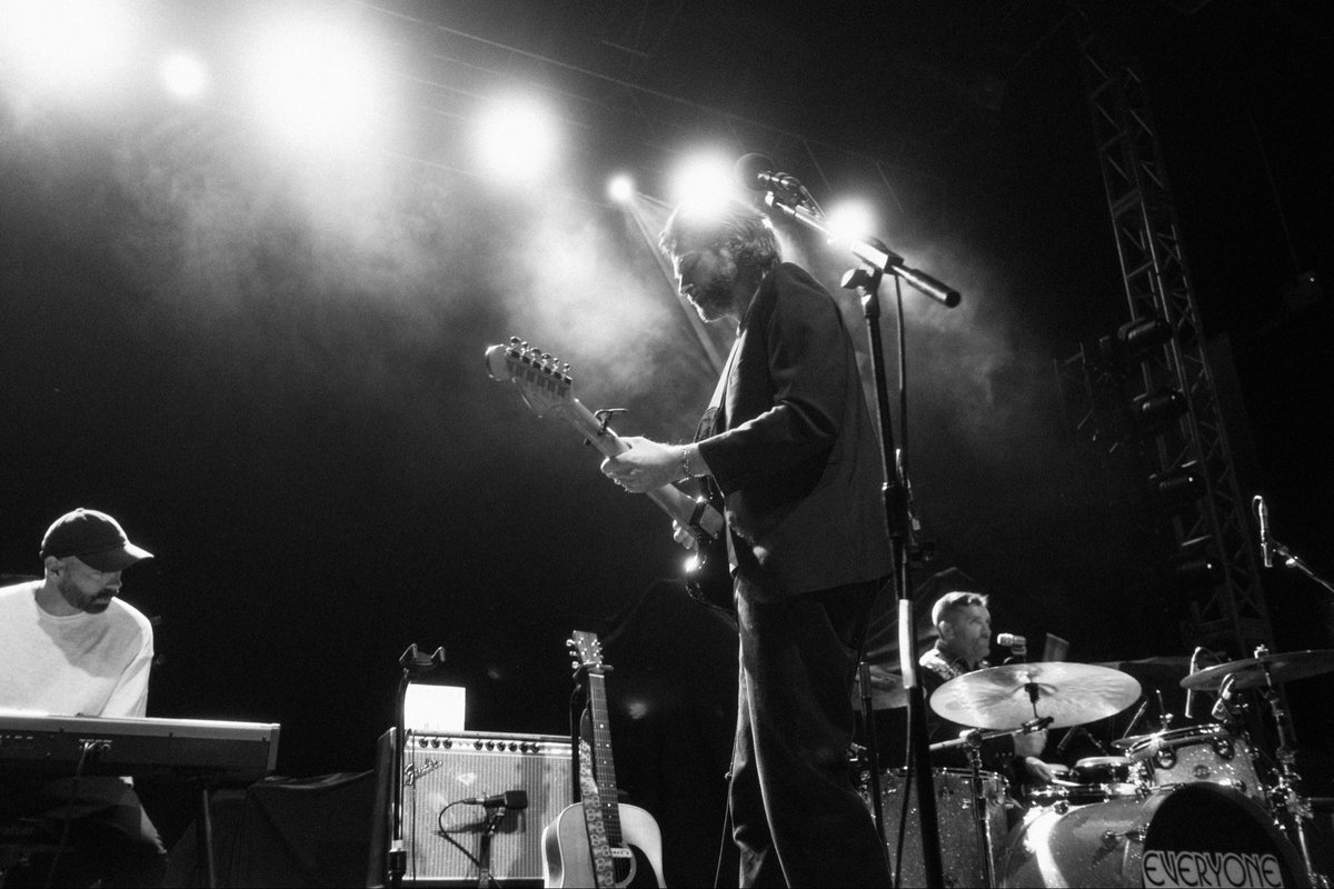 New music drops at midnight. Who’s excited? Last chance to pre-save: esh.lnk.to/comm

📸 Declan Creffield