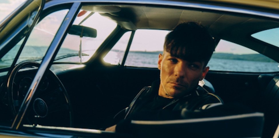 📝| Louis Tomlinson’s recently-released “Lemonade” leaps from No. 50 to No. 1 on the Official Singles Sales list, which ranks the bestselling tracks across the U.K. via any format, be they digital downloads or physical purchases. “Lemonade” became a quick seller the moment it was