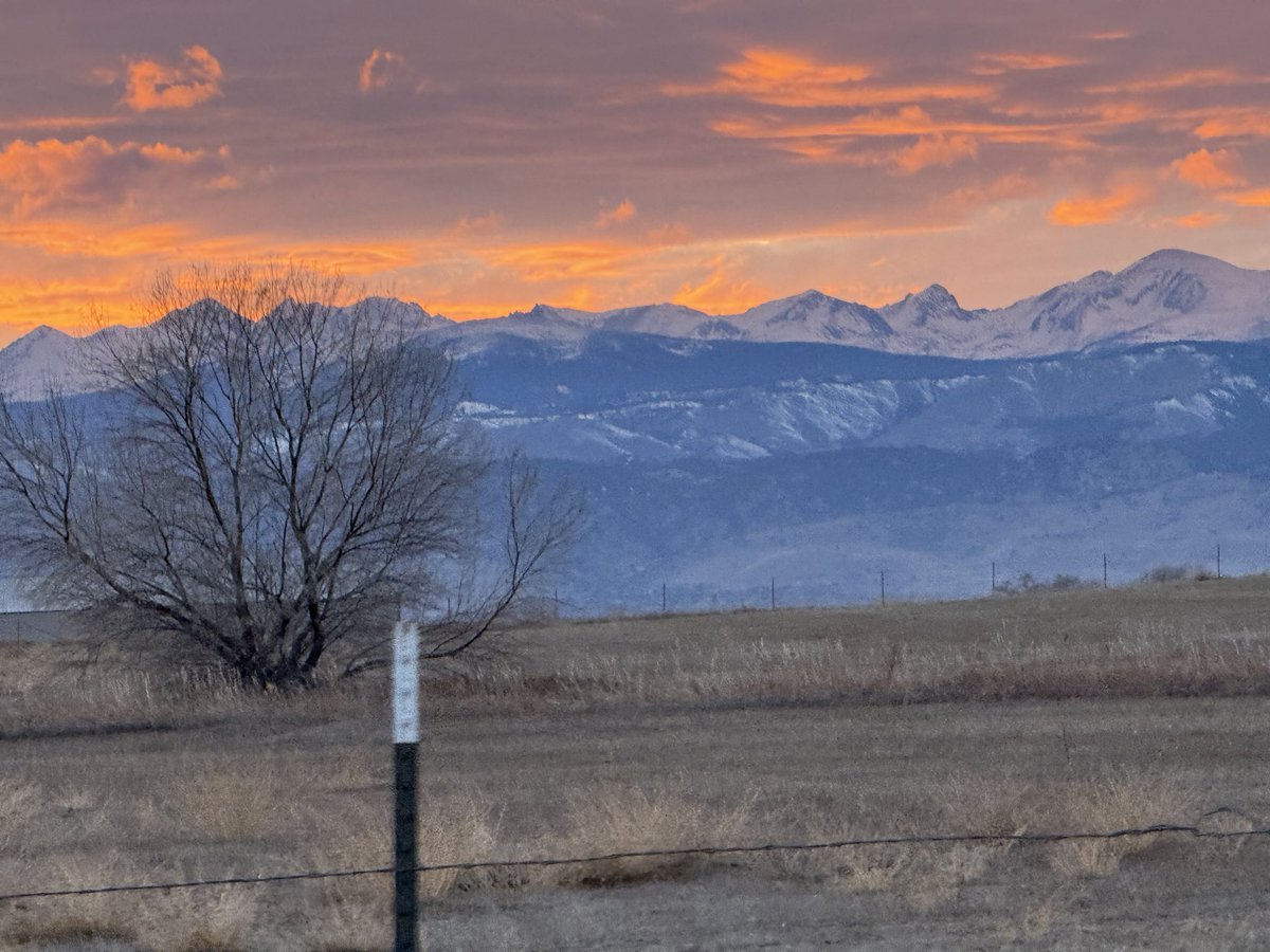 TigersfanOU's tweet photo. @JonFreier @TMobile View from my house of the CO front range! https://t.co/xJMXxwpn2r