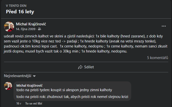 sudetskypravnik's tweet photo. OK, pak vám řeknu, že u příspěvku je vždy vidět fotka nikoli v době uveřejnění, ale ta aktuální. Když teď změním fotku, tak bude stejná i u příspěvků, které jsem napsal před 16 lety. 

Zde je aktuální snímek mé profilové fotky. 

Facebook má dále funkci "vzpomínky", kde si můžete zobrazit, co jste napsal v tento den před xy lety.

Dále můj nejstarší příspěvek "dnes" před 16 lety.  

Když teď změním fotku, tak bude opět všude stejná. Je tam prostě vždycky aktuální.

Proto je tam fotka, kterou tam měl v době, kdy to někdo screenshotoval.

Pro vyloučení pochybnosti konstatuji ke zveřejněné fotce, že je poměrně aktuální - kdybych měl tolik vlasů jako na fotce dnes již před 16 lety, tj. ve svých 20 letech, pak by to mohlo být vysvětlitelné snad jedině rakovinou. 

Pro úplnost konstatuju, že toto platí i pro komentující - tedy i lidi, co mi před 16 lety komentovali ten příspěvek, tam mají u svých komentářů vždy aktuální fotku. 

To je ve spoustě případů mimochodem ověřitelné poměrně snadno - řada lidí na té profilovce má své děti, které prostě v době před xyz lety neměli.
