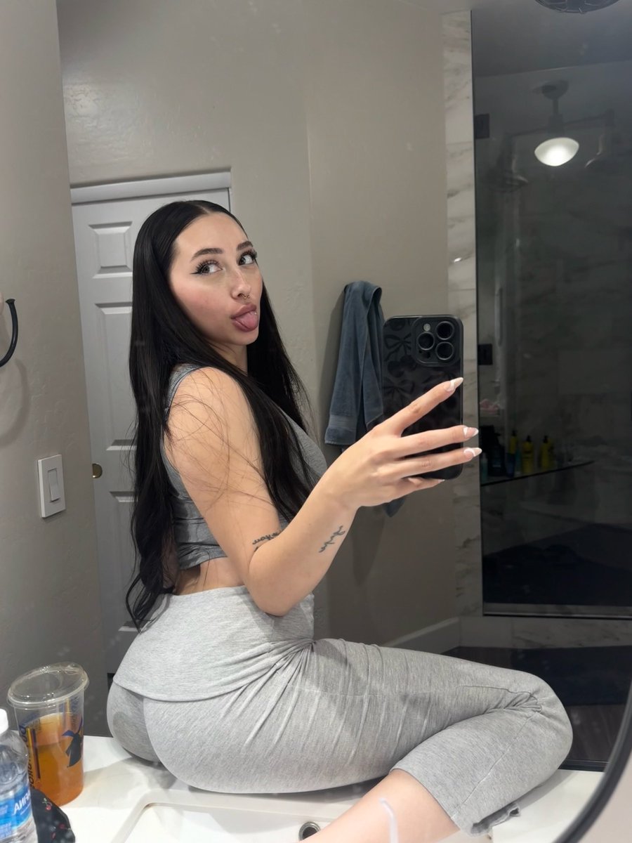 deleting in 48 hours, but whoever likes and says hi, ill send u my recent vids🩵