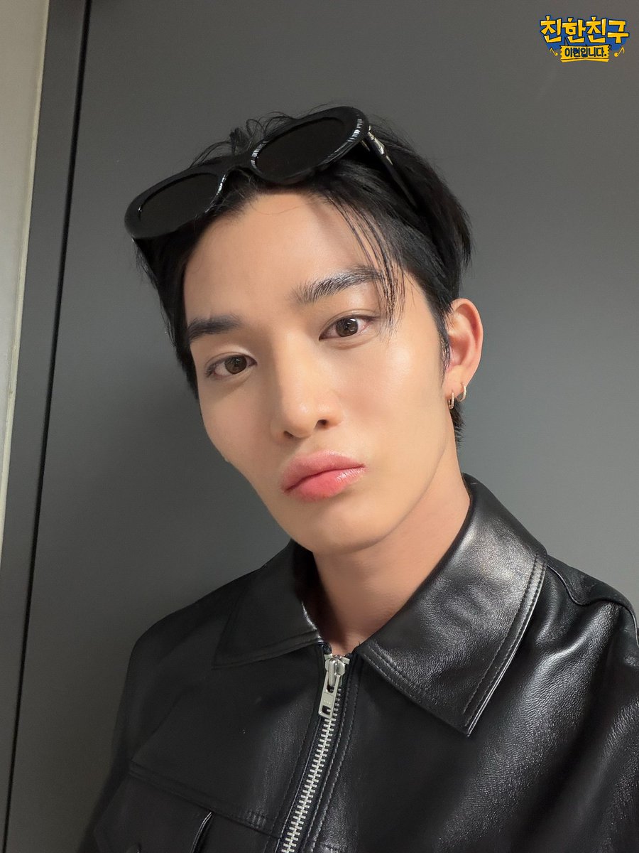 🙌친친🙌

#친한친구이현입니다 #상암동작업실
#배진영 #BAEJINYOUNG <a href="/baejinyoung_bjy/">배진영 (BAE JIN YOUNG)</a>

🚨수능앞둔 분들은 라앤라 #Round_Round 조심히 들으세요🎧
중독성 장난아니라 차기 수능금지곡 딱 예약이니까‼️‼️‼️
 (but. 놉놉 안 듣는것은 안돼는 것☝️☝️ 대박 짱 좋은 노래니까 꼭 들어야 됀는 것🤙🤙)