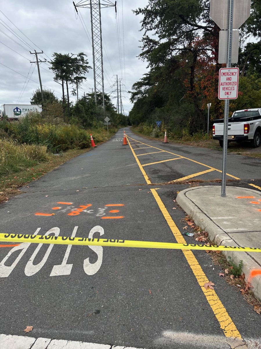 CAUTION:
There is an issue with the transmission tower electrical lines west of Sterling Blvd, and the trail there will be closed for potentially several hours as Dominion Energy works to resolve the issue.