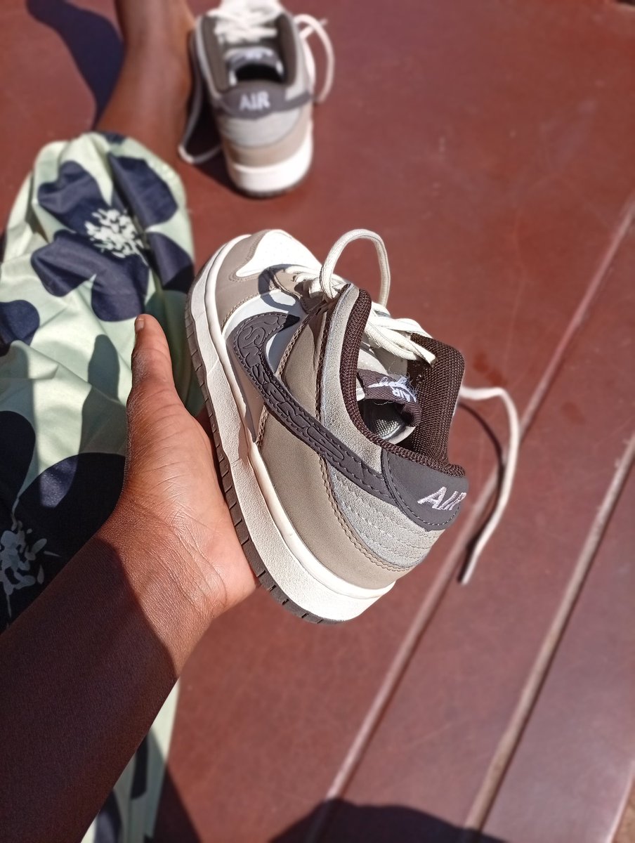 MemohChioko's tweet image. Nike SB ISNSPNO 
Going at k27000
Original size 36/37
0883585501/0982214255