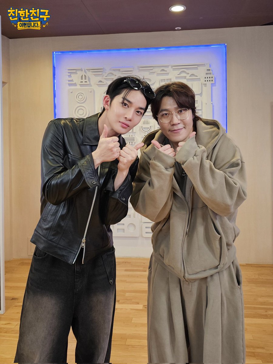 🙌친친🙌

#친한친구이현입니다 #상암동작업실
#배진영 #BAEJINYOUNG <a href="/baejinyoung_bjy/">배진영 (BAE JIN YOUNG)</a>

와 라앤라 라이브를 해준다고?ㄷㄷ
와 애교버전 라앤라도 해준다고? ㄷㄷ
와 예쁜 아기곰 작곡(❓️)해서 불러준다고? ㄷㄷ

❤️🧸이거 친친에 다 있습니다🧸❤️