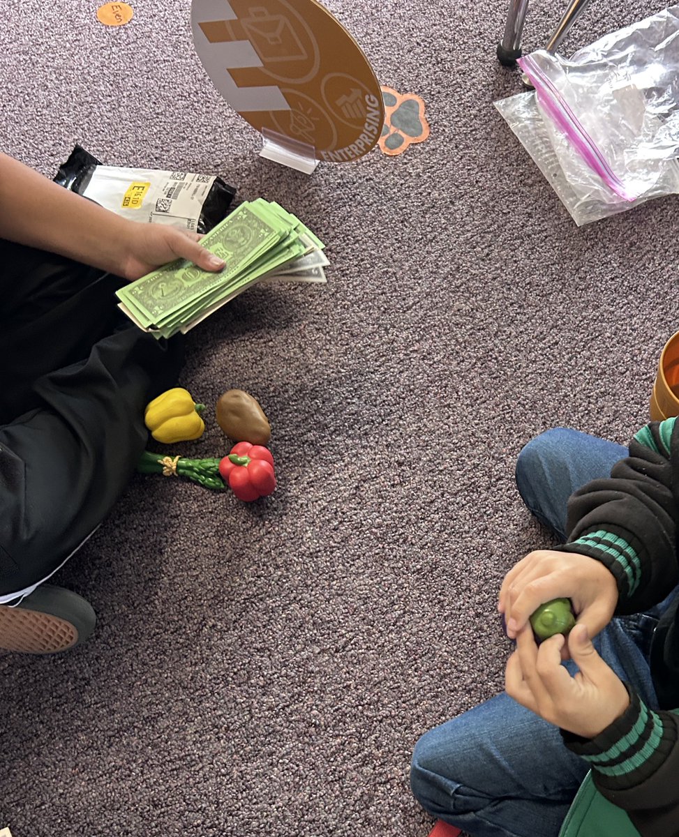 EdHidalgoSD's tweet image. Back in classrooms today. 2nd grade. The power of play and #RIASEC. Rotations.