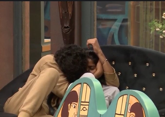 FanofRaina2's tweet photo. @xKingAllan BB Ban aaguma nu Discuss pannalam bro 😂😭😂😭😂 https://t.co/Vr9ge1LeJ3