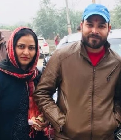 गाजियाबाद की ये खबर हट कर है। गैंगस्टर पत्नी की हत्या गैंगस्टर पति ने की और फरार हो गया। वारदात के समय घर पर 11 साल की बच्ची थी, वही बड़ी बेटी स्कूल गई हुई थी।

<a href="/Uppolice/">UP POLICE</a> 
<a href="/ghaziabadpolice/">POLICE COMMISSIONERATE GHAZIABAD</a>