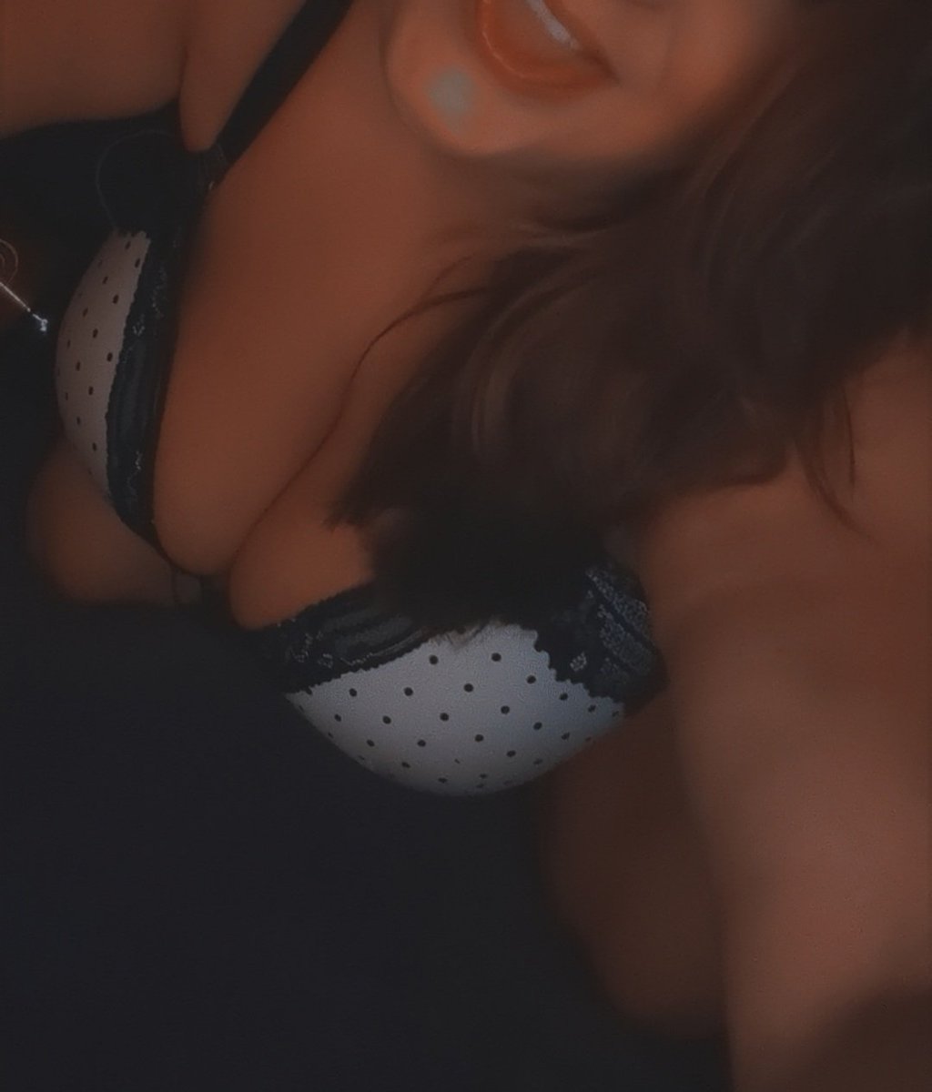 Hiddenhoneyox's tweet photo. Bent over waiting for you 😈 https://t.co/npZcgNIv4z
