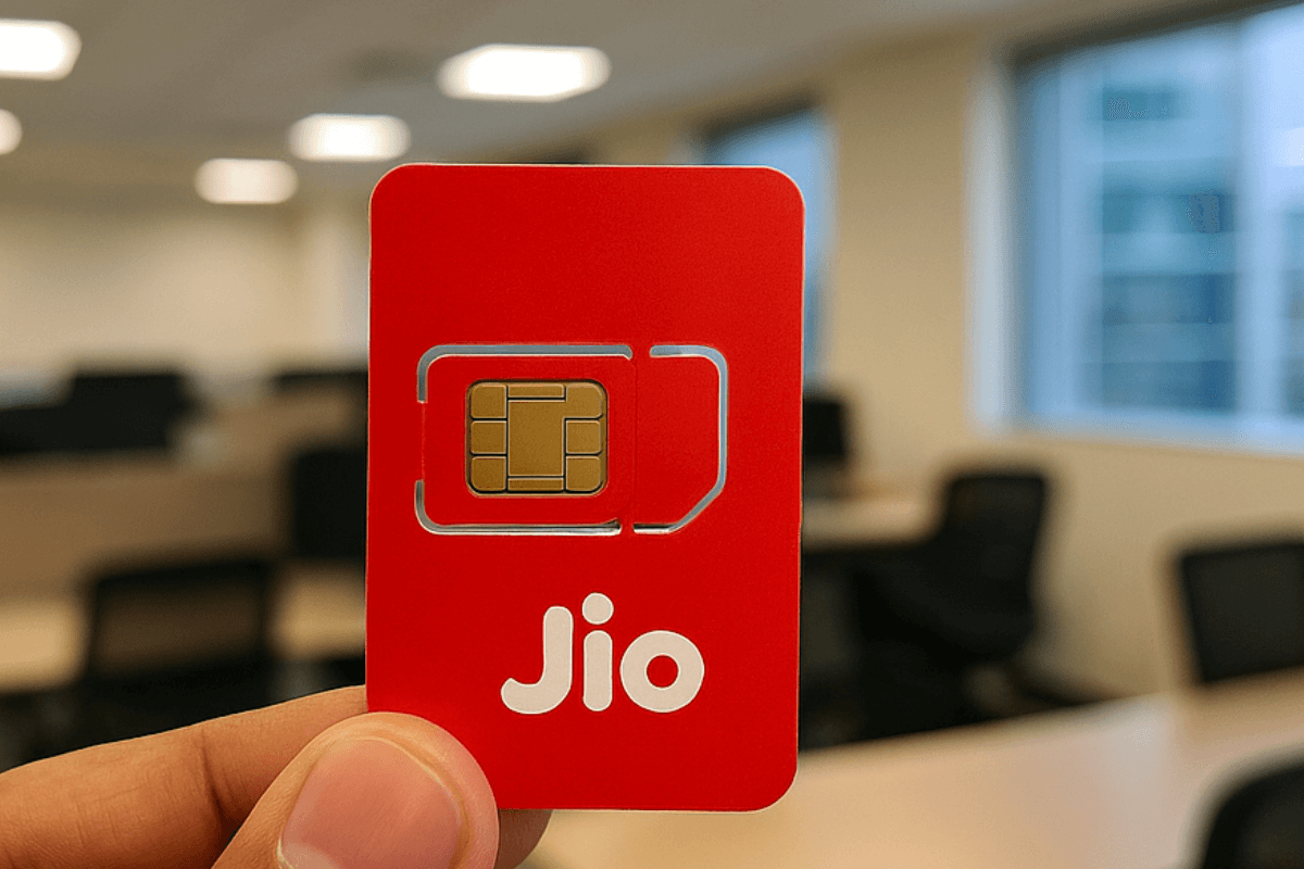 TelecomTalk's tweet image. Jio’s Rs 349 plan is not about 2GB/day. 

It’s about ecosystem stickiness — Jio Hotstar, Cloud, and 5G bundled together. 

That’s how Jio wins festive season consumers. 

Agree or disagree? 

#Jio #RelianceJio #India #Jio5G