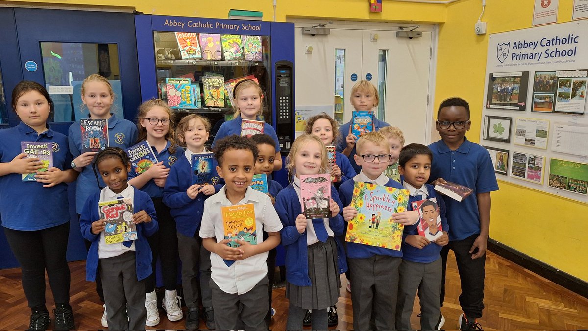 AbbeyPrimary's tweet image. Well done to all these children who have been living out the #AbbeyValues. Enjoy your new book that you choose from out of the #vendingmachine! 📚🤗 #reading