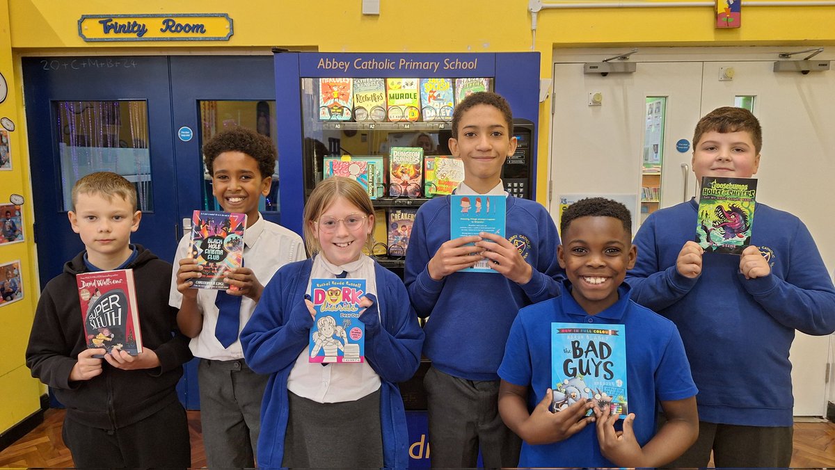 AbbeyPrimary's tweet image. Well done to all these children who have been living out the #AbbeyValues. Enjoy your new book that you choose from out of the #vendingmachine! 📚🤗 #reading