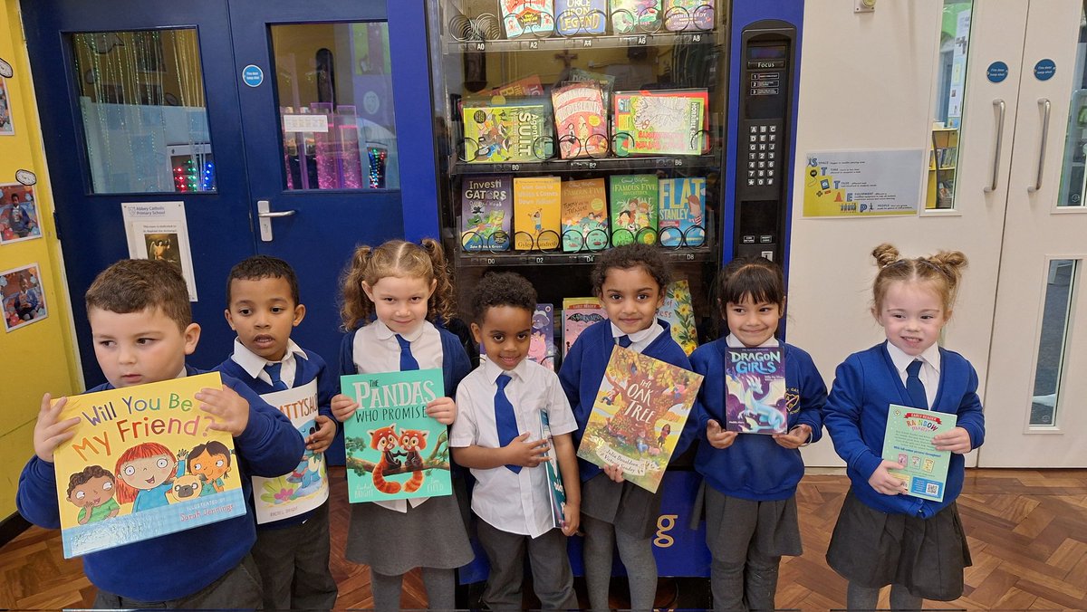 AbbeyPrimary's tweet image. Well done to all these children who have been living out the #AbbeyValues. Enjoy your new book that you choose from out of the #vendingmachine! 📚🤗 #reading