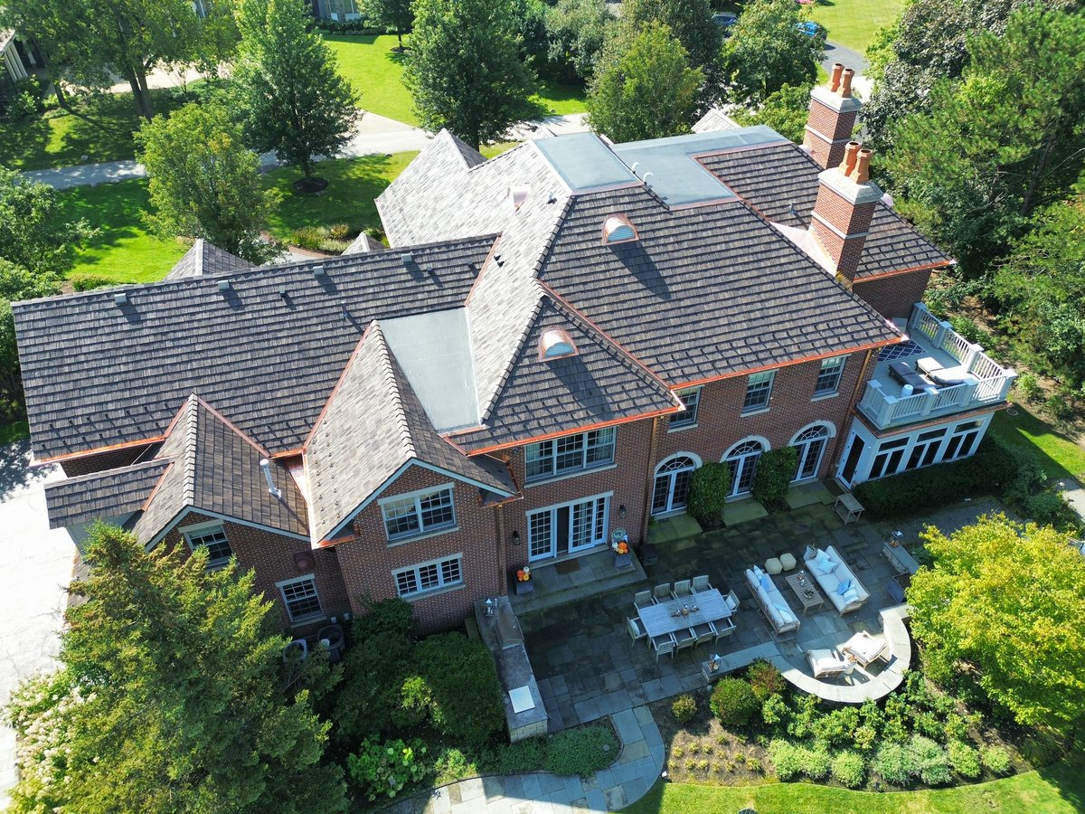 What do you think of this Gorgeous Brava Synthetic Cedar Shake Roof Replacement 🏡 that the Shake Guys Team did in Northfield? The color is called Aspen. Custom Copper Accents, and Copper Gutters were also installed! Another Satisfied Client. Fantastic Job Team!😍