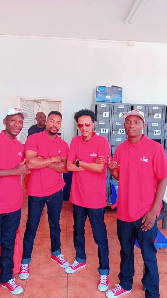Manoro_digital_'s tweet photo. Meet our south African team #bigtreebeverages #Drinkdiffrent https://t.co/PjIemBpsoH
